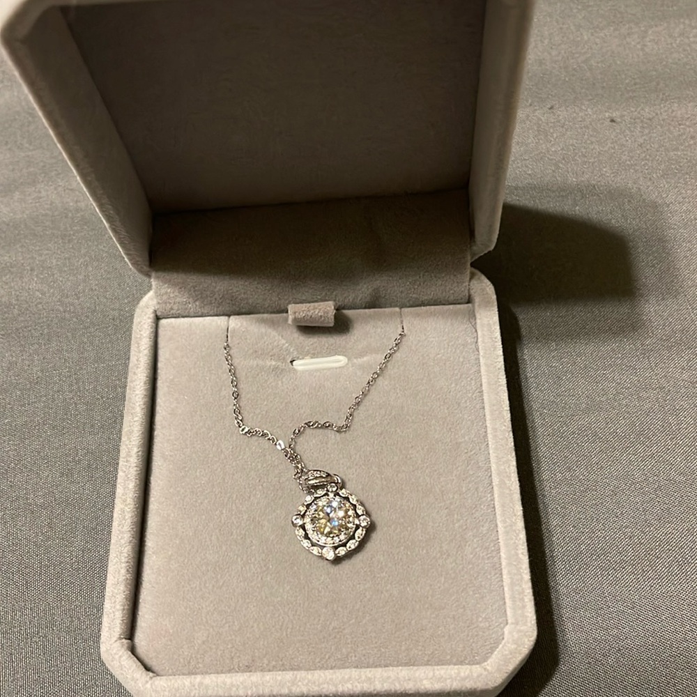 Moissanite pendant with chain